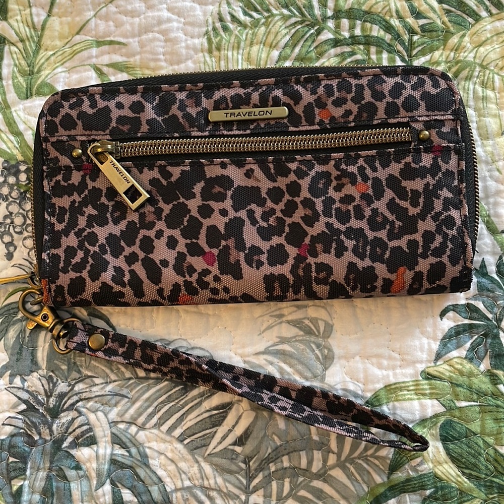 Travelon wallet! NWOT